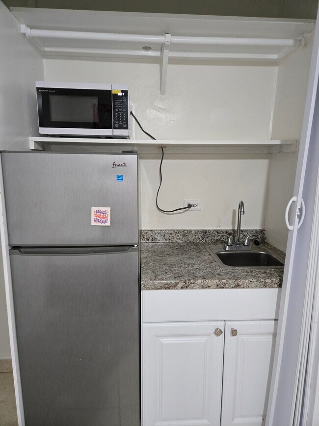 Área de preparación de alimentos - 5080 SW 66th Ave