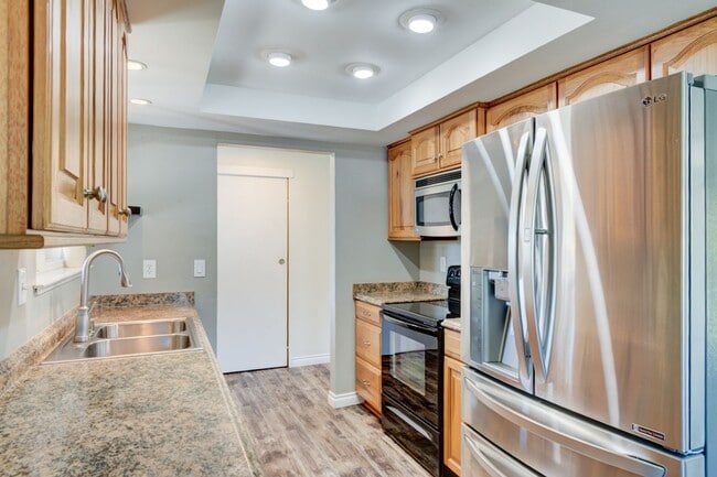 Building Photo - 3 Bedroom 2 Bath Home