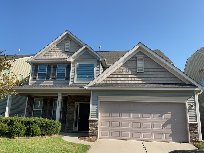 Building Photo - 2215 Talon Dr