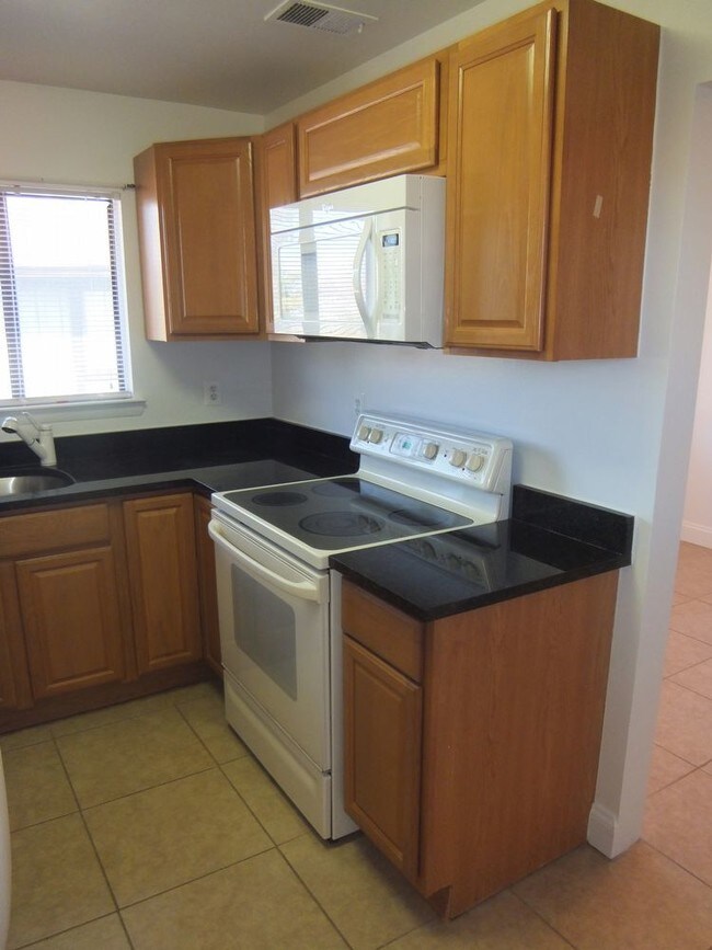 Building Photo - 8639 Madera Ct