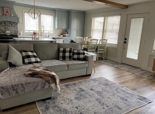 Building Photo - 286 Beachview St