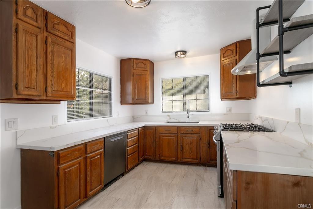 22123 Bassett St Houses in Los Angeles, CA Westside Rentals