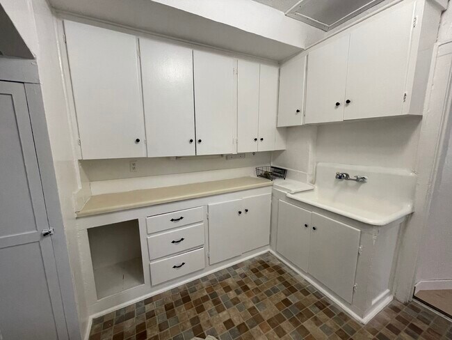 Foto del edificio - 390 W 19th Ave