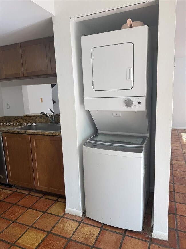 Foto del edificio - 6860 SW 45th Ln