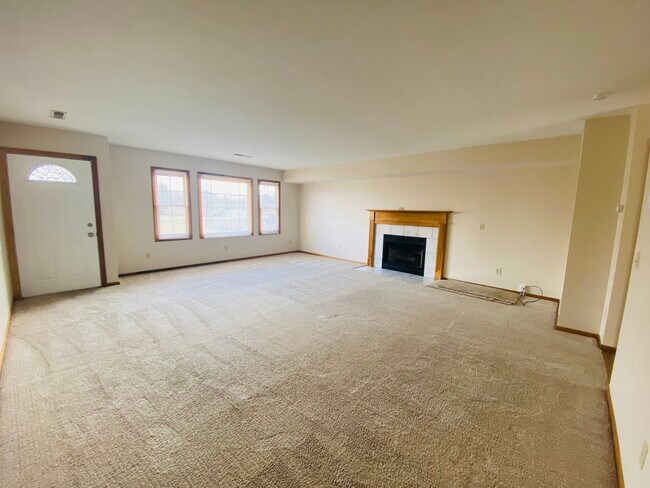 Building Photo - 7491 Shisler St NE