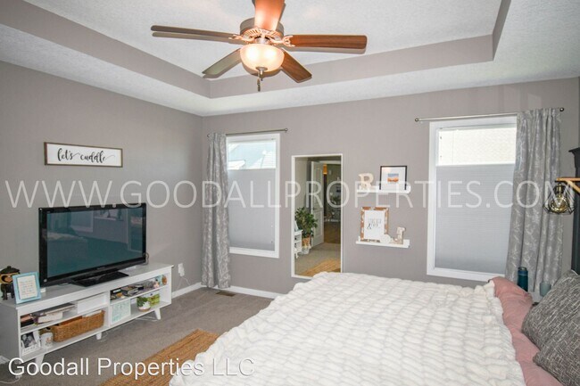 Foto del edificio - 3 br, 2.5 bath House - 1903 NW Woodbury Dr
