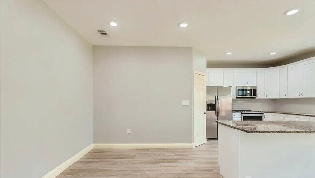 Foto del edificio - MOVE IN READY