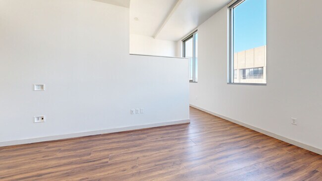 Interior Photo - 3033 Wilshire