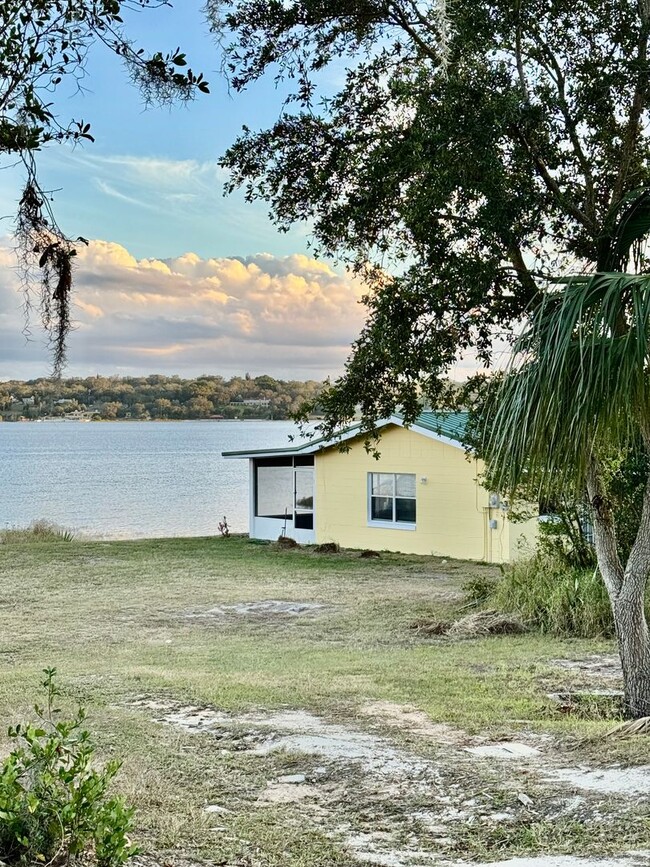 Building Photo - CROOKED LAKE 2/2 with Awesome PRIVATE BEACH