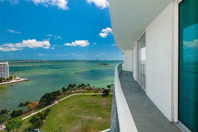 Foto del edificio - 1900 N Bayshore Dr
