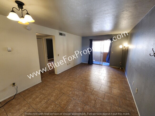 Photo - 1810 E Blacklidge Dr Apartment