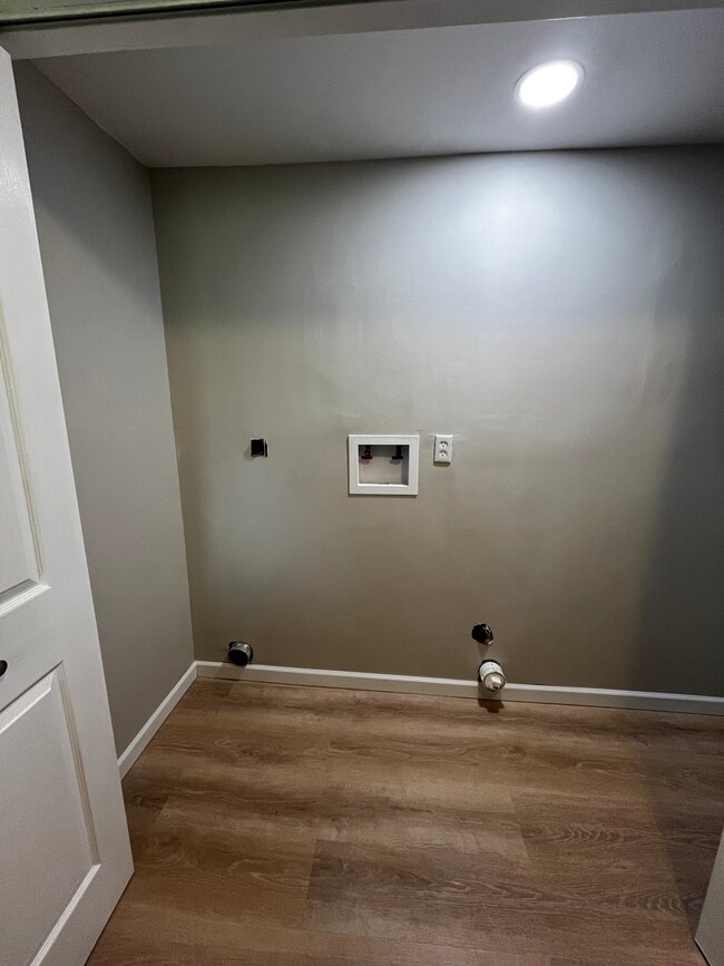 Building Photo - 56 Suncrest Dr