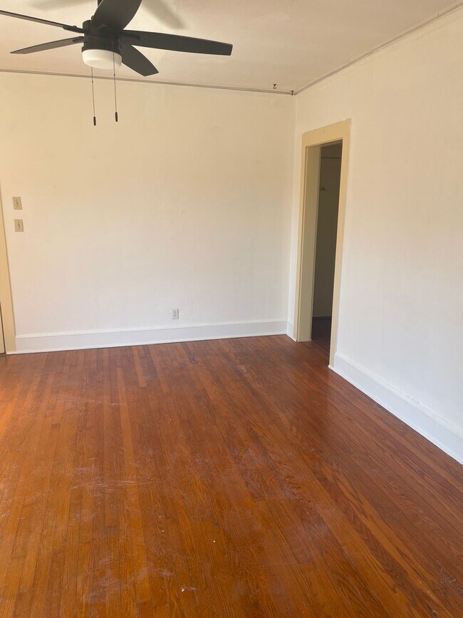 Foto del edificio - 1 bedroom Downtown Apartment in Historic District