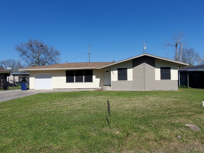 Building Photo - 2420 Bradford St