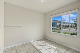 Building Photo - 446 11th Ave