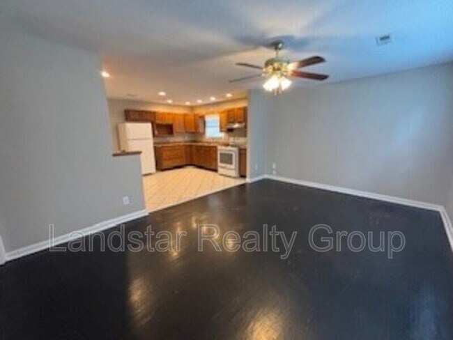 Building Photo - 5406 Catalina Ave