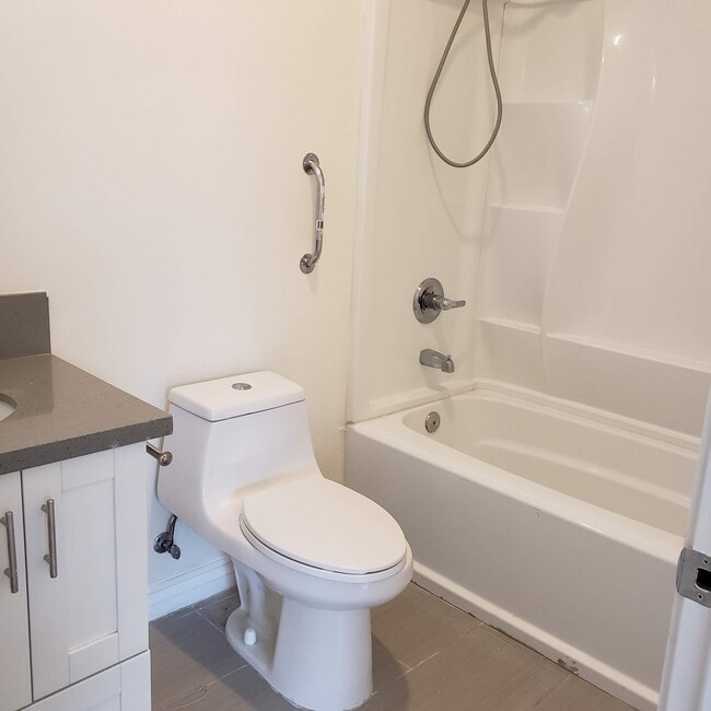 bathroom - 15574 Garo St