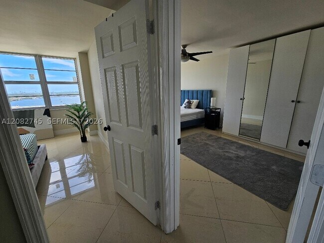 Building Photo - 18041 Biscayne Blvd