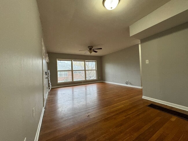 Building Photo - 1568 Alexandria Dr