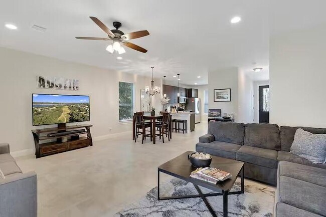 Foto del edificio - 585 Demarett Dr