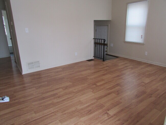 Foto del edificio - 2276 Hiawatha Park Dr