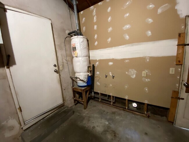 Building Photo - SE Visalia home Rent Ready!
