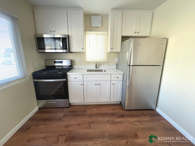 Building Photo - Completely Remodeled One Bedroom Unit in a...