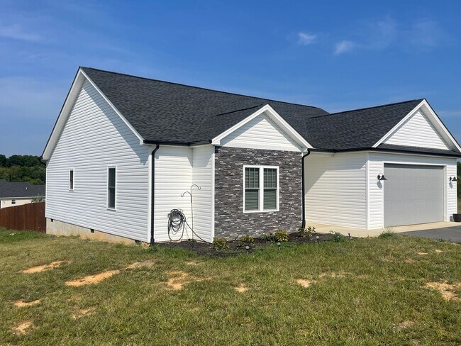 Building Photo - 3 BR 2 BA House