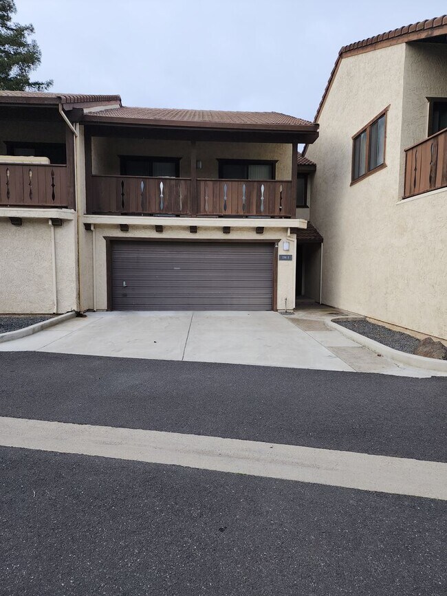 Foto del edificio - 3 Bedroom 2.5 Bathroom Townhome with Garag...