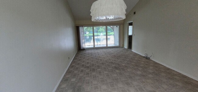 Foto del edificio - 240 Timber Lake Cir
