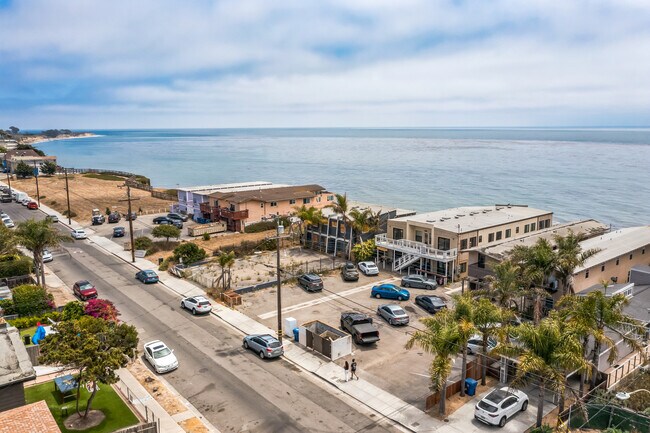 Foto del edificio - 6761 Del Playa Dr