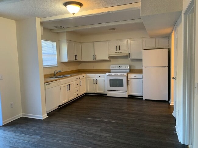 Foto del edificio - Lovely Heathstead 3 Bedroom Townhouse!