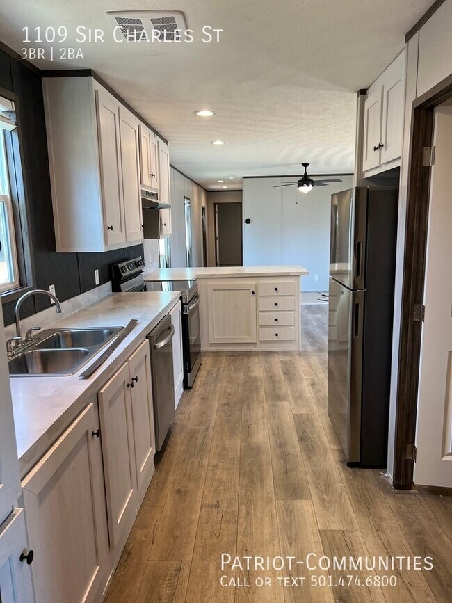 Building Photo - 1109 Sir Charles St