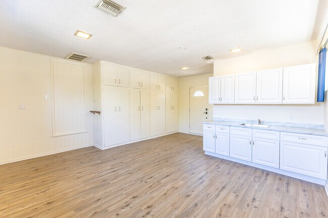 Building Photo - 7246 Hatillo Ave