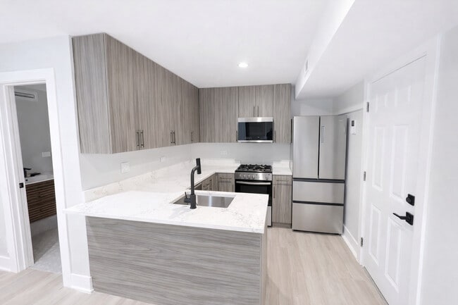 Cocina - 64 E Cedar St