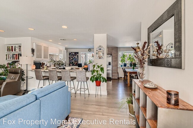 Foto del edificio - 5 br, 2.5 bath House - 4835 Ricara Dr