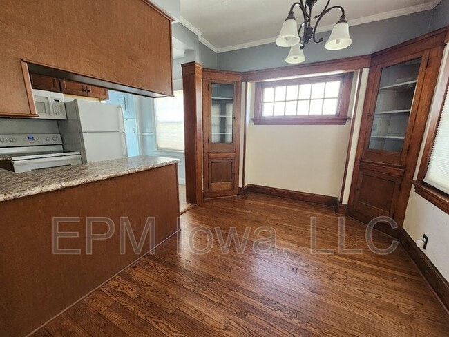 Foto del edificio - 1119 Maplewood Dr NE