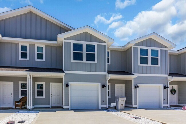 Building Photo - New 3 Bedrooms in Gulf Breeze!!