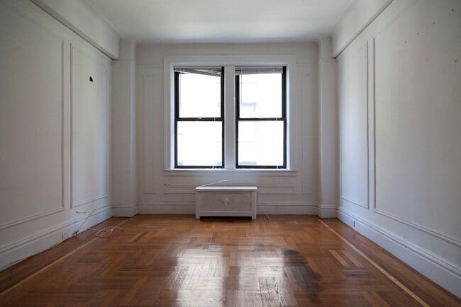 Building Photo - 25 W 68th St