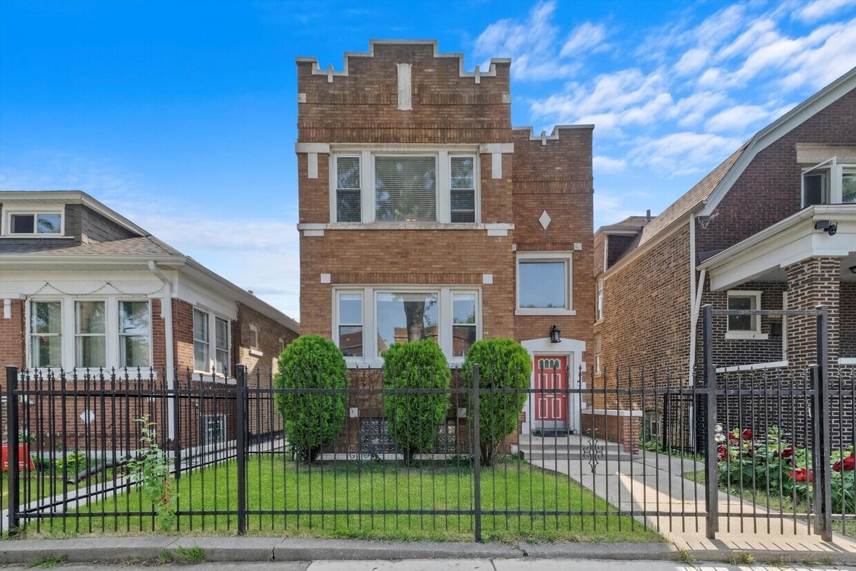 Primary Photo - 6431 S Artesian Ave