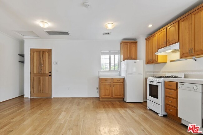 Building Photo - 2026 Glendon Ave