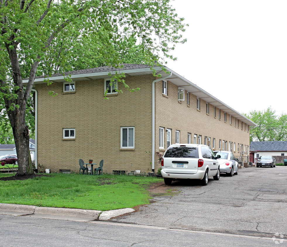 Building Photo - 729-753 3rd Ave E