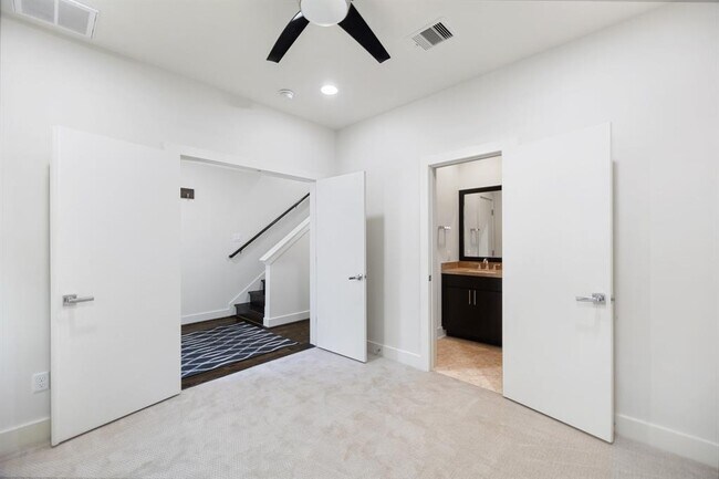 Building Photo - 1706 Ovid St