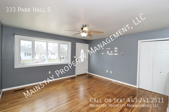 Building Photo - 2 Bedroom Home Plus TWO Bonus Rooms!
