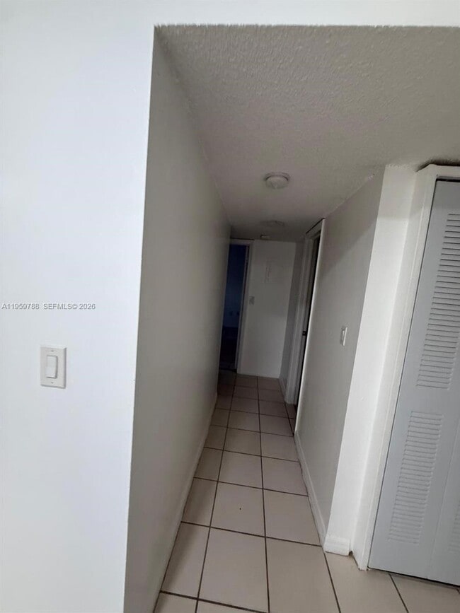 Foto del edificio - 9520 SW 8th St