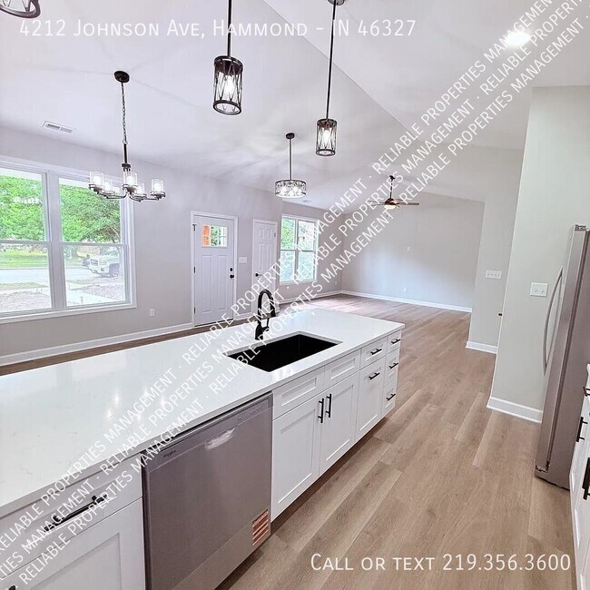 Foto del edificio - 4212 Johnson Ave