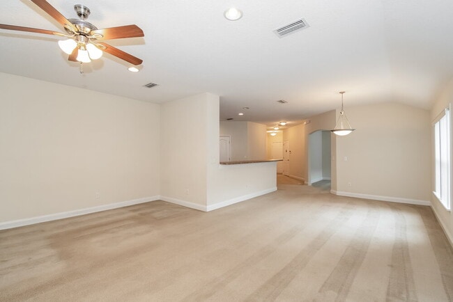 Building Photo - 12100 Hayden Lakes Cir