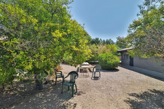 Foto del edificio - 2323 S College Ave