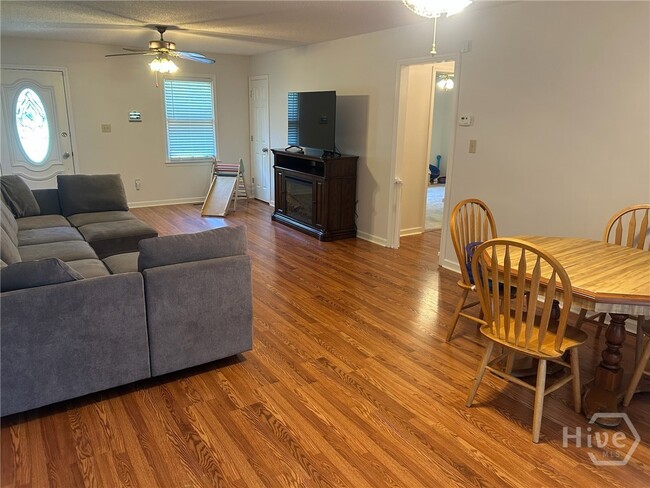 Building Photo - 504 Bedford Dr