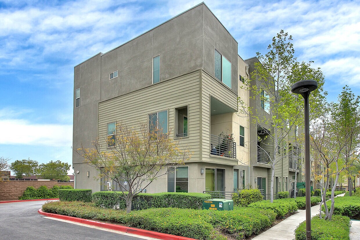 Primary Photo - 741 Sawyer Pl